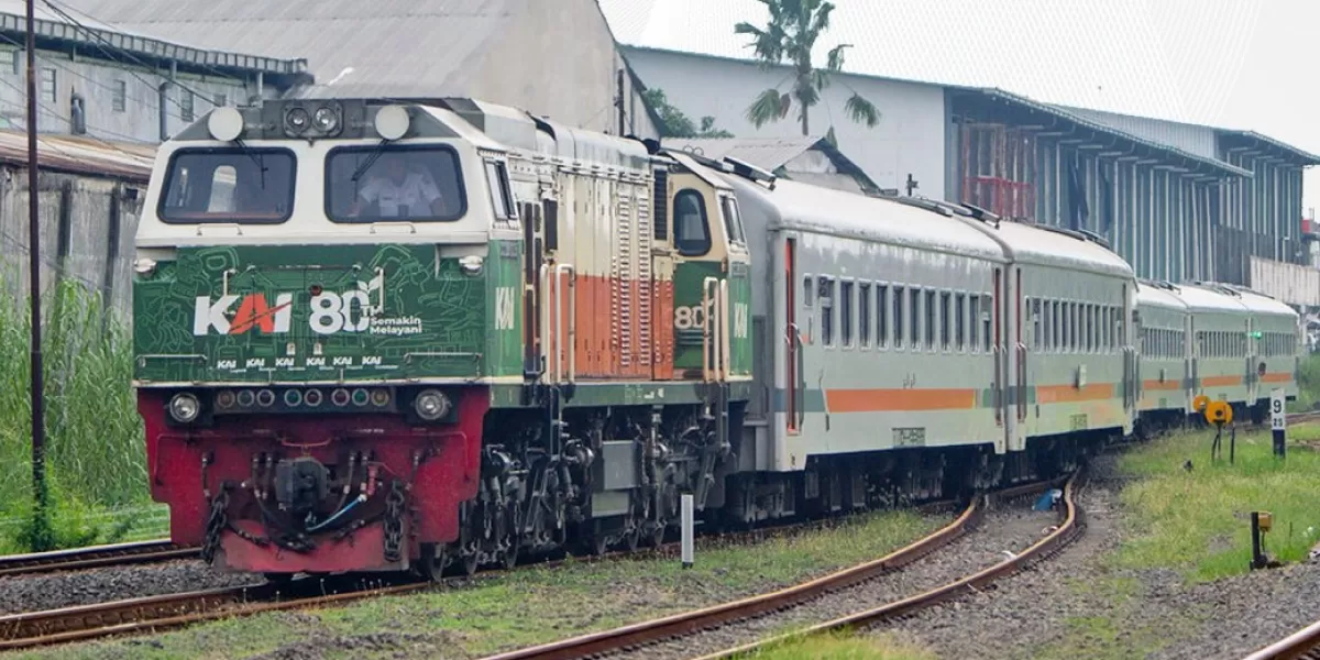 Kereta Commuter Line Supaspro melayani rute Surabaya-Pasuruan-Probolinggo.  (X/KAI121)