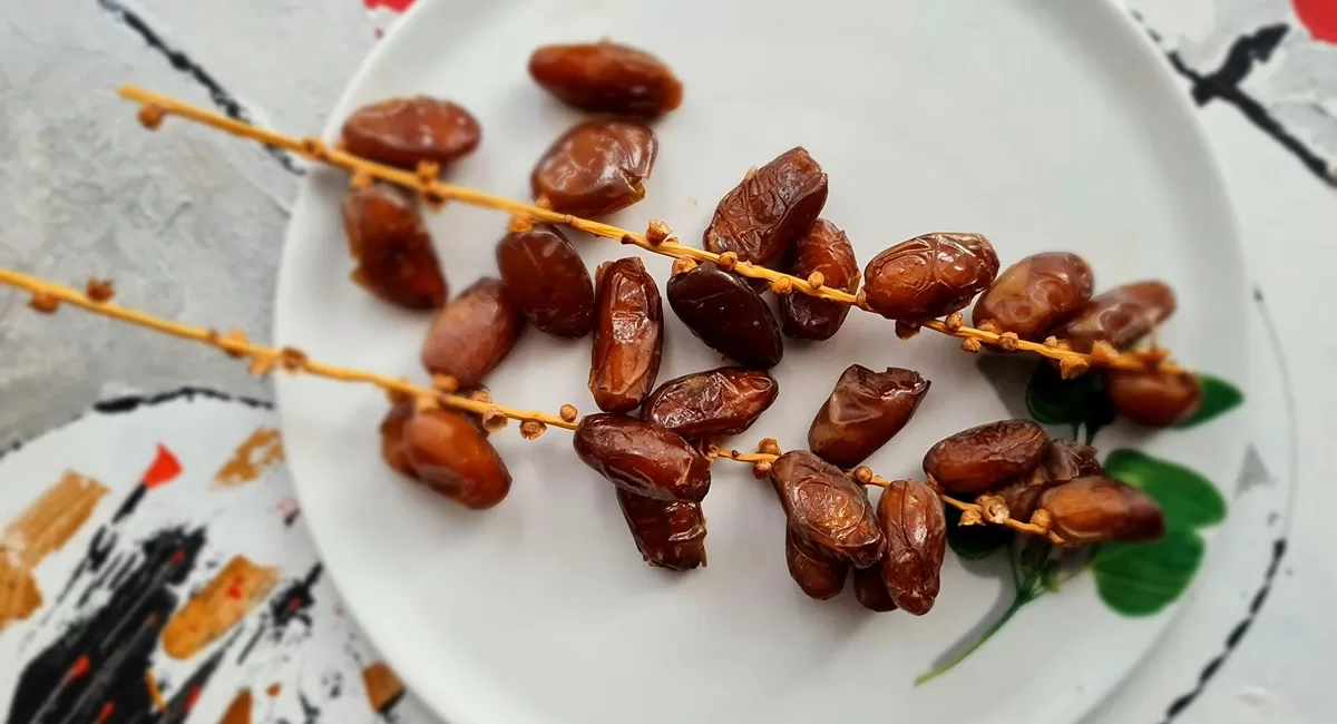 Potret kurma yang baik dikonsumsi penderita diabetes dibanding cemilan makanan manis lainnya (Pexels/Rahou Maachou)