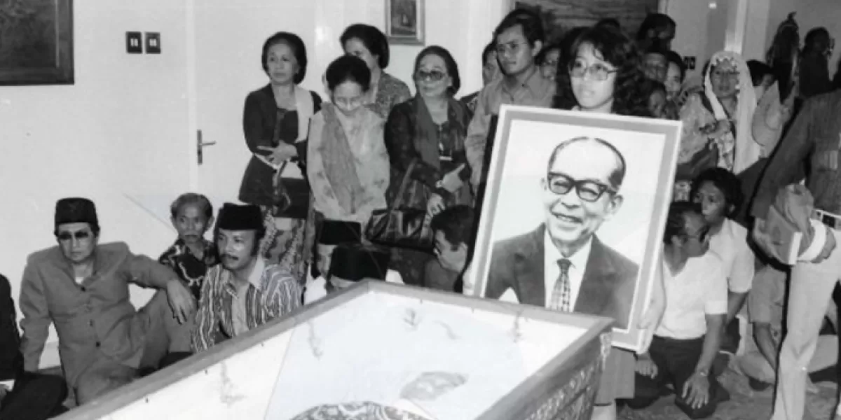 Suasana pemakaman Wakil Presiden pertama Indonesia, Bung Hatta, yang dikenal sebagai sosok sederhana dan penuh integritas hingga akhir hayatnya. (X/hendrifisnaeni)