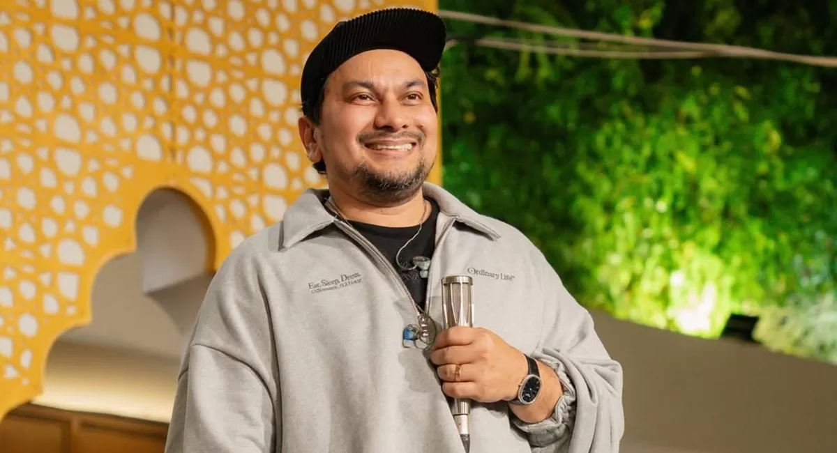 Potret musisi sekaligus dokter Tompi yang akui tak pernah berikan THR untuk anak saat Lebaran agar mendidik sang buah hati hidup sederhana (Instagram/dr_tompi)