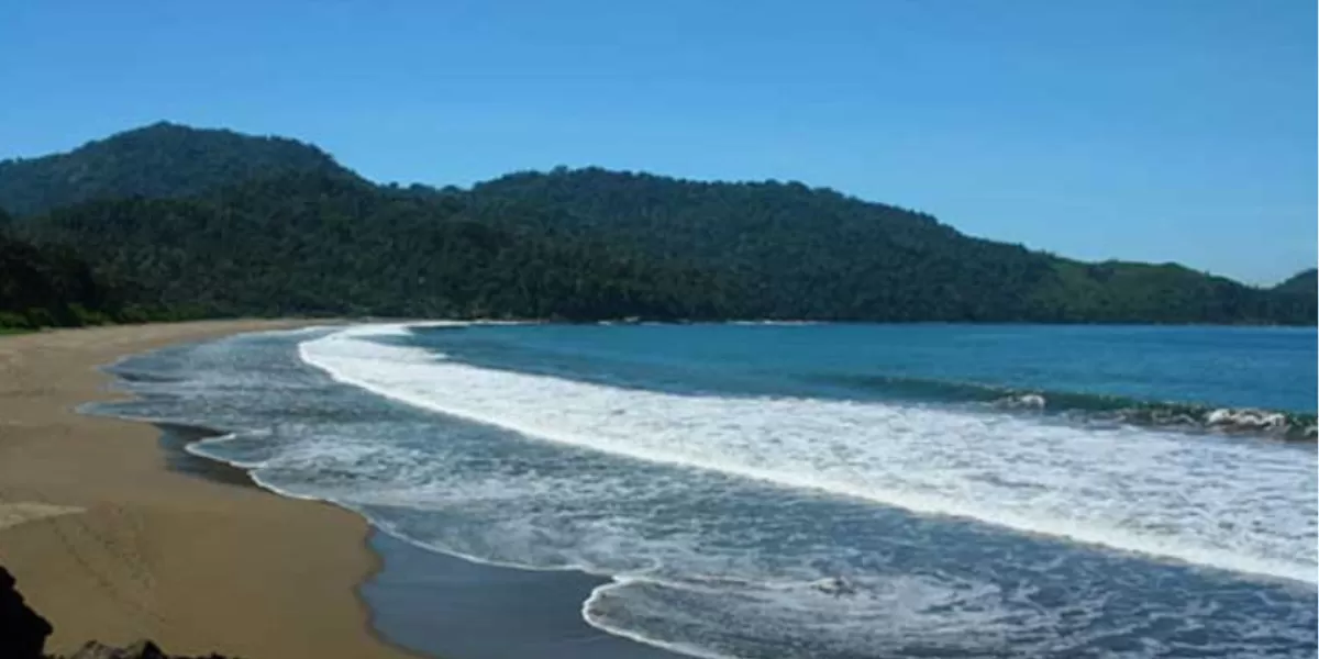 Pantai Bandealit, hidden gem Jember  (PPID kab Jember )