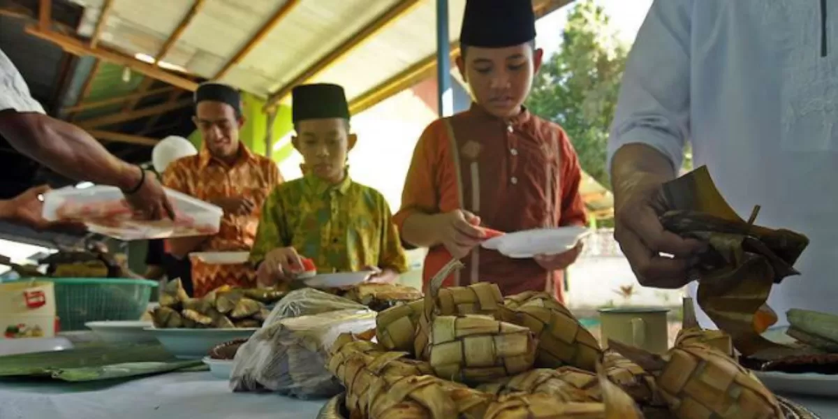 Ilustrasi perayaan lebaran ketupat  (Kemendikbudristek)