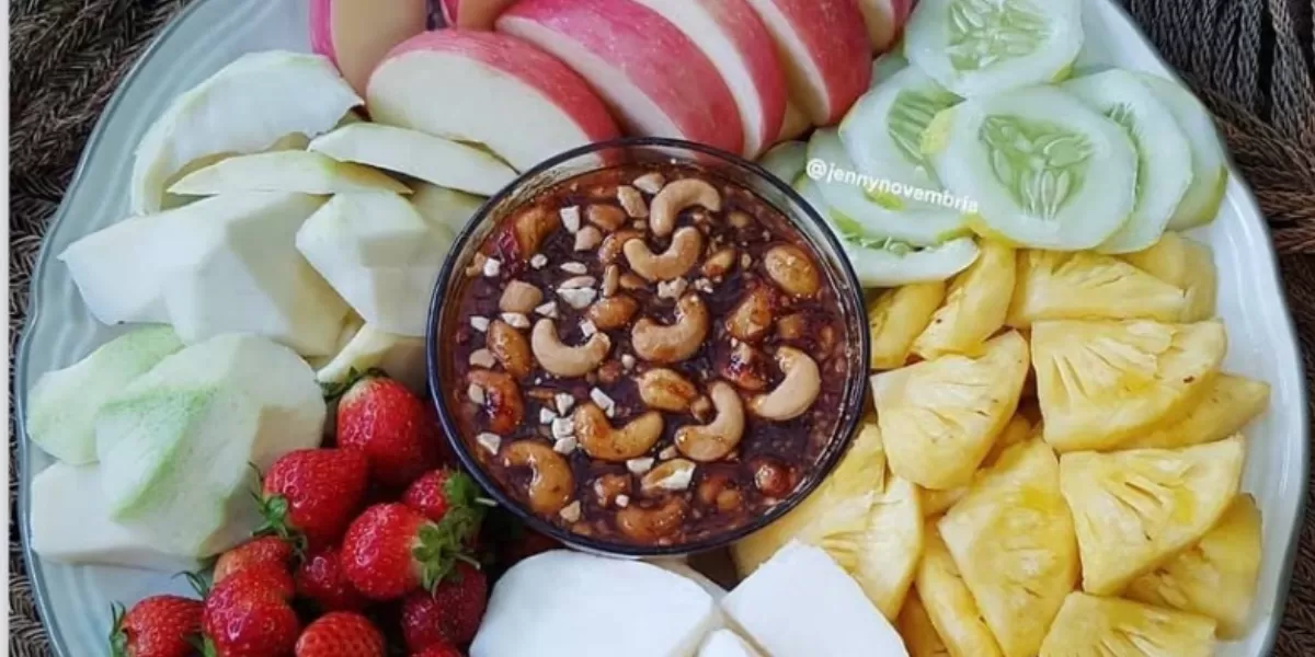 Ilustrasi rujak bumbu kacang mede spesial  (YouTube ibukunul)
