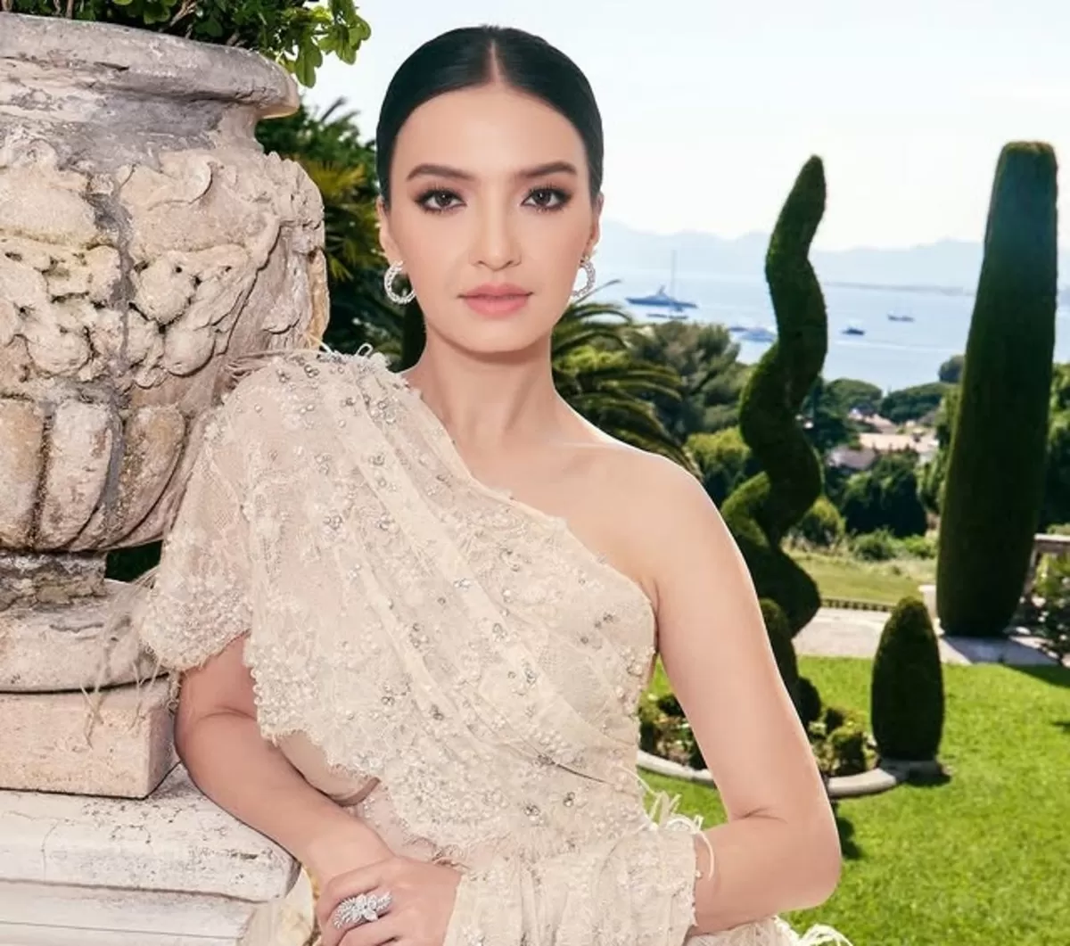 Begini riwayat karier dan kisah asmara Raline Shah yang kini resmi jadi karakter Milea di Film Dilan ITB 1997 dengan lawan main Ariel Noah. (Instagram.com/@ralineshah)