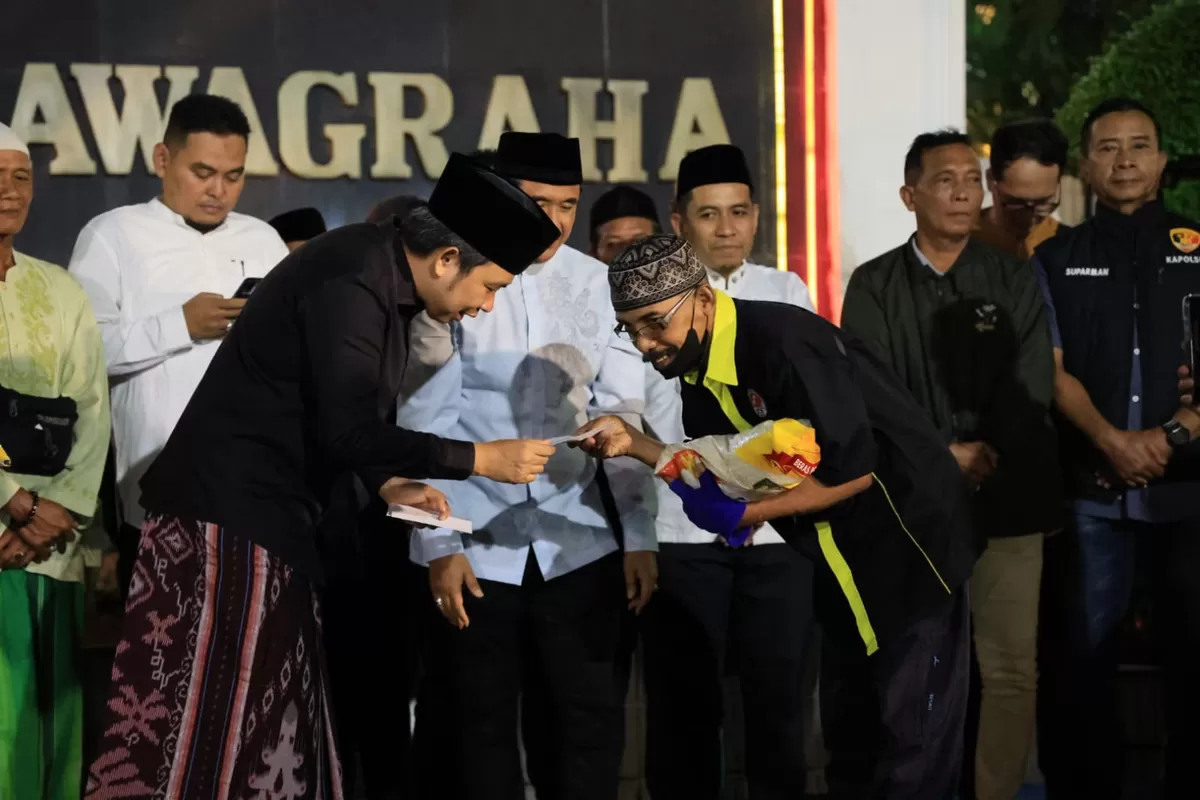 Bupati Jember Muhammad Fawait saat bersama dengan REI. (M Purnomo/SketsaNusantara.id)