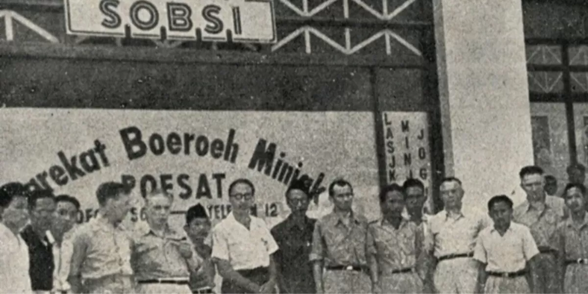 Sentral Organisasi Buruh Seluruh Indonesia (SOBSI) tahun 1952 menuntut THR  (X @soclyfecom3)