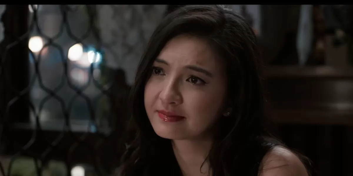Sosok Milea dalam film Dilan ITB 1997 yang diperankan Raline Shah (Instagram/@falconpictures_)