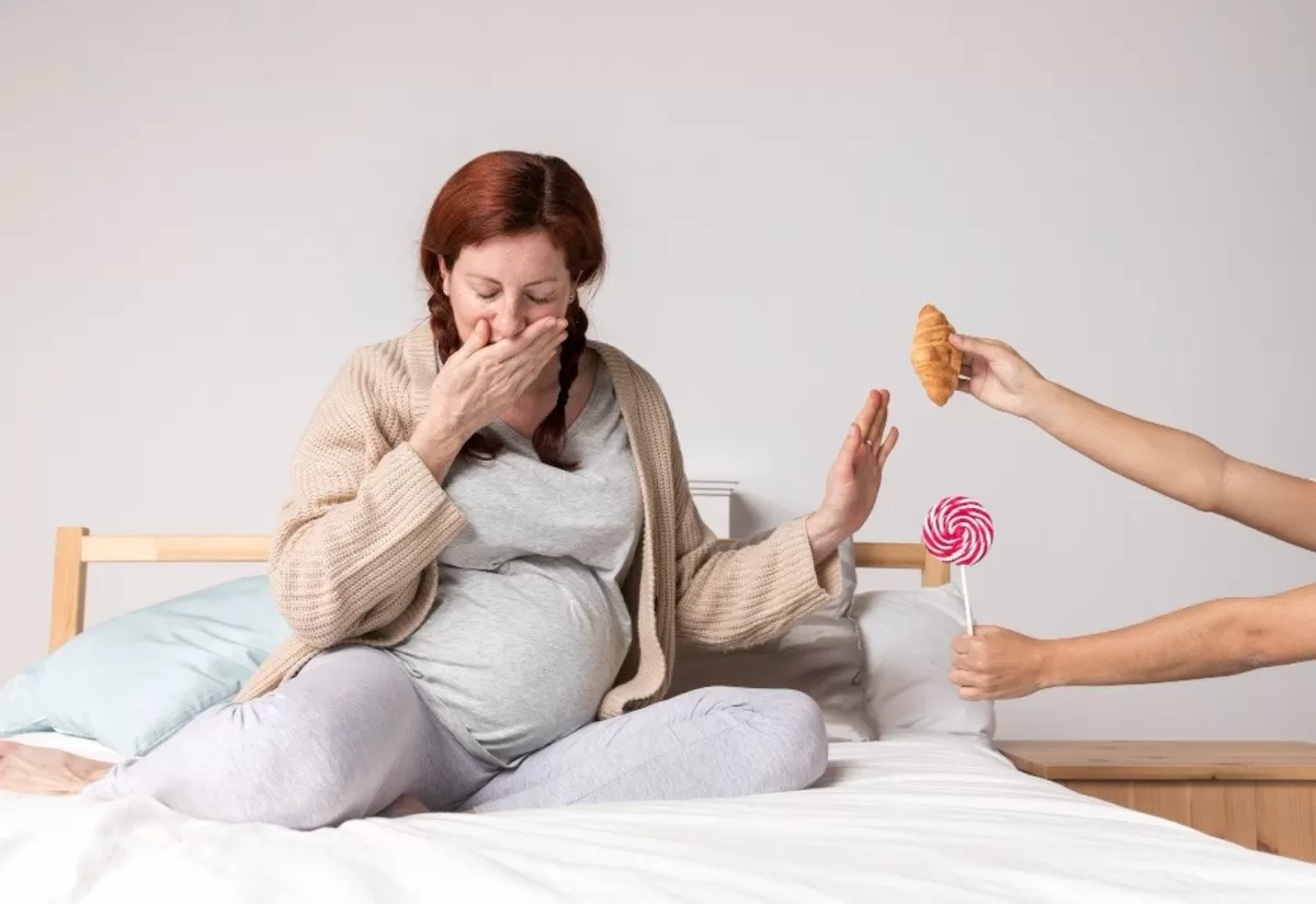 Ibu hamil harus menjaga pola makannya saat momen Lebaran, termasuk memperhatikan aman atau tidak makanan yang dikonsumsinya.  (Freepik.com/@freepik)
