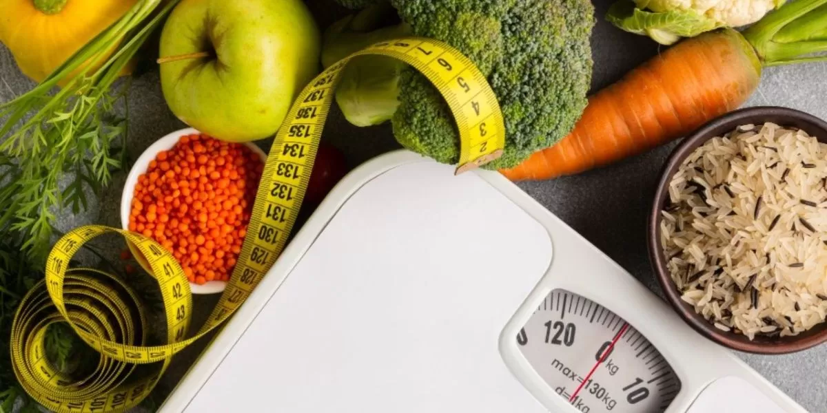 5 cara diet sehat yang baik setelah mengonsumsi berbagai sajian lebaran yang identik dengan santan, minyak, serta kolesterol tinggi. (Freepik)