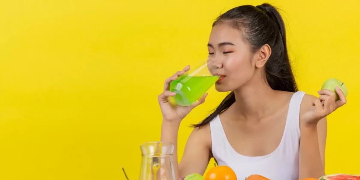 6 jenis minuman ini dianjurkan untuk dikonsumsi bagi yang ingin menjalani diet sehat setelah Idul Fitri selesai.  (Freepik.com/@jcomp)