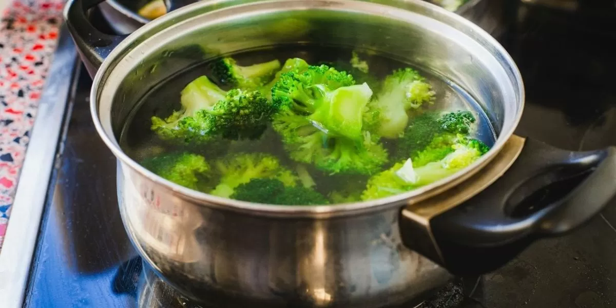 Ketiga menu sehat ini bisa menjadi pilihan tepat agar tidak hanya makan-makanan khas Lebaran yang penuh santan, lemak, hingga kolesterol tinggi.  (Unsplash.com/@Louis Hansel)