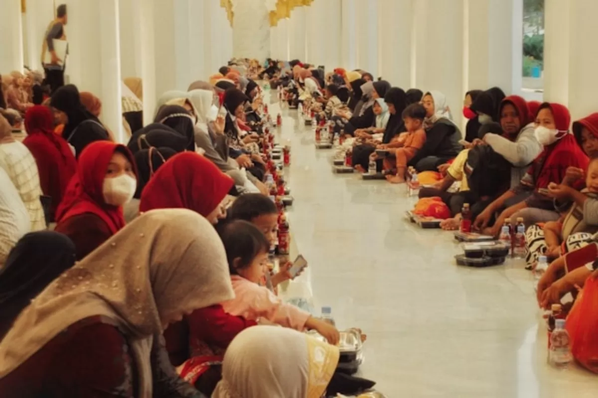 Inilah beberapa konsep kekinian yang cocok untuk acara Halal Bihalal, mulai dari suasana piknik di taman hingga glamping bareng teman atau keluarga.  (Unsplash.com/@Naufal Fawwaz Assalam.)