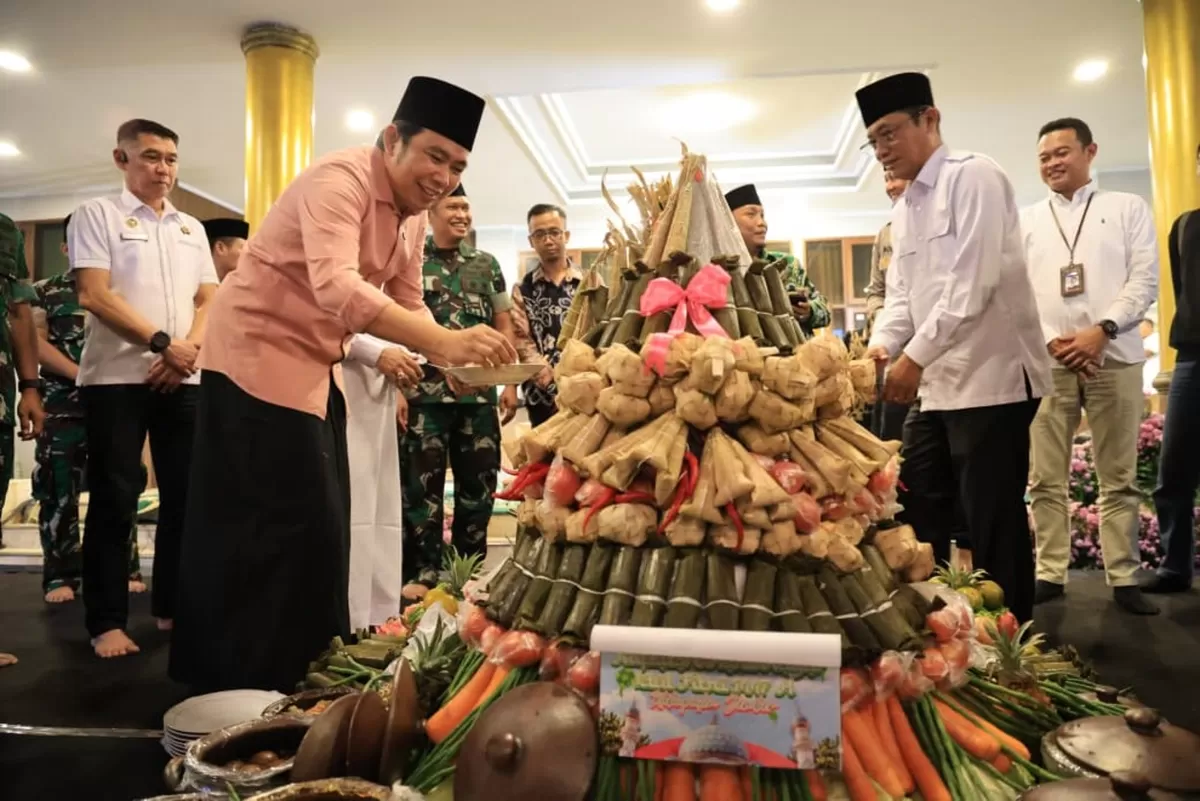 Gus Fawait saat menggelar halal bihalal di Pendopo Wahyawibawagraha. (Dok Diskominfo Jember)