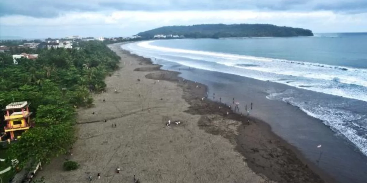 Pantai pangandaran (sisparnas.kemenpar.go.id)