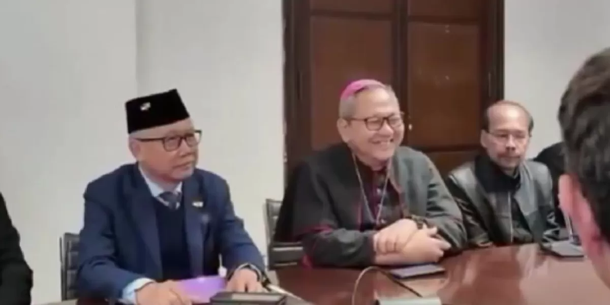 Momen pertemuan resmi yang menandai kerja sama penting antara Indonesia dan Vatikan dalam penggunaan Bahasa Indonesia. (X/RadioElshinta)