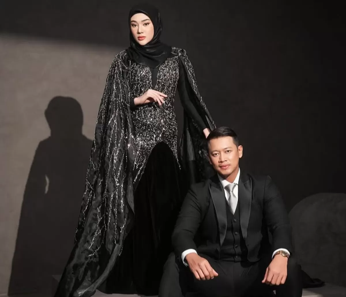 Clara Shinta emosional membagikan video yang menunjukkan suaminya, Alexander Assad tengah melakukan hal tak senonoh dengan perempuan lain dengan perantara VCS. (Instagram.com/@clarashintareal)