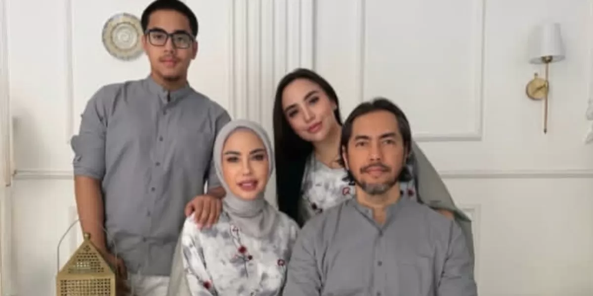 Salmafina Sunan dan Sunan Kalijaga serta keluarga  (Instagram @sunankalijaga_sh)