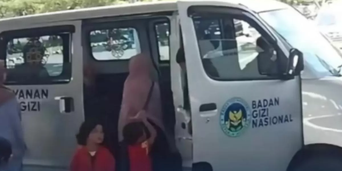 Penampakan mobil MBG yang terlihat membawa penumpang di Bandara Internasional Lombok, NTB.   (Instagram.com/@volunteer.netizen)