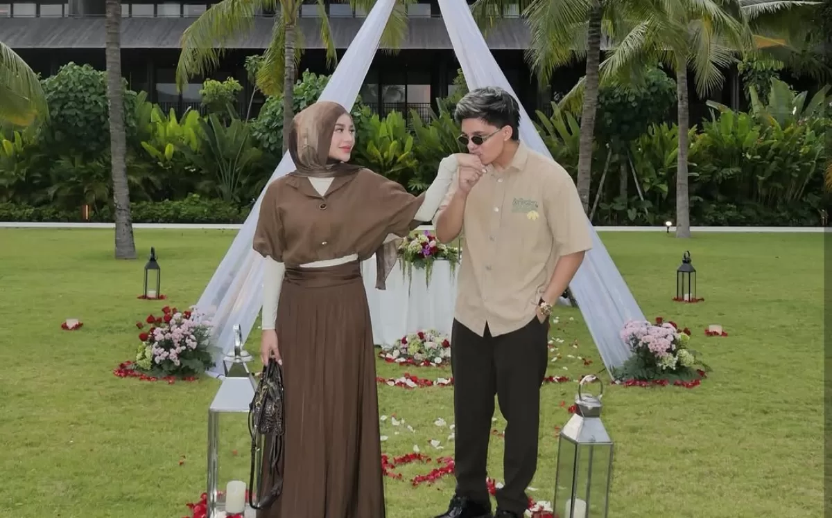 Potret anniversary pernikahan Atta Halilintar dan Aurel Hermansyah. (Instagram/@attahalilintar)