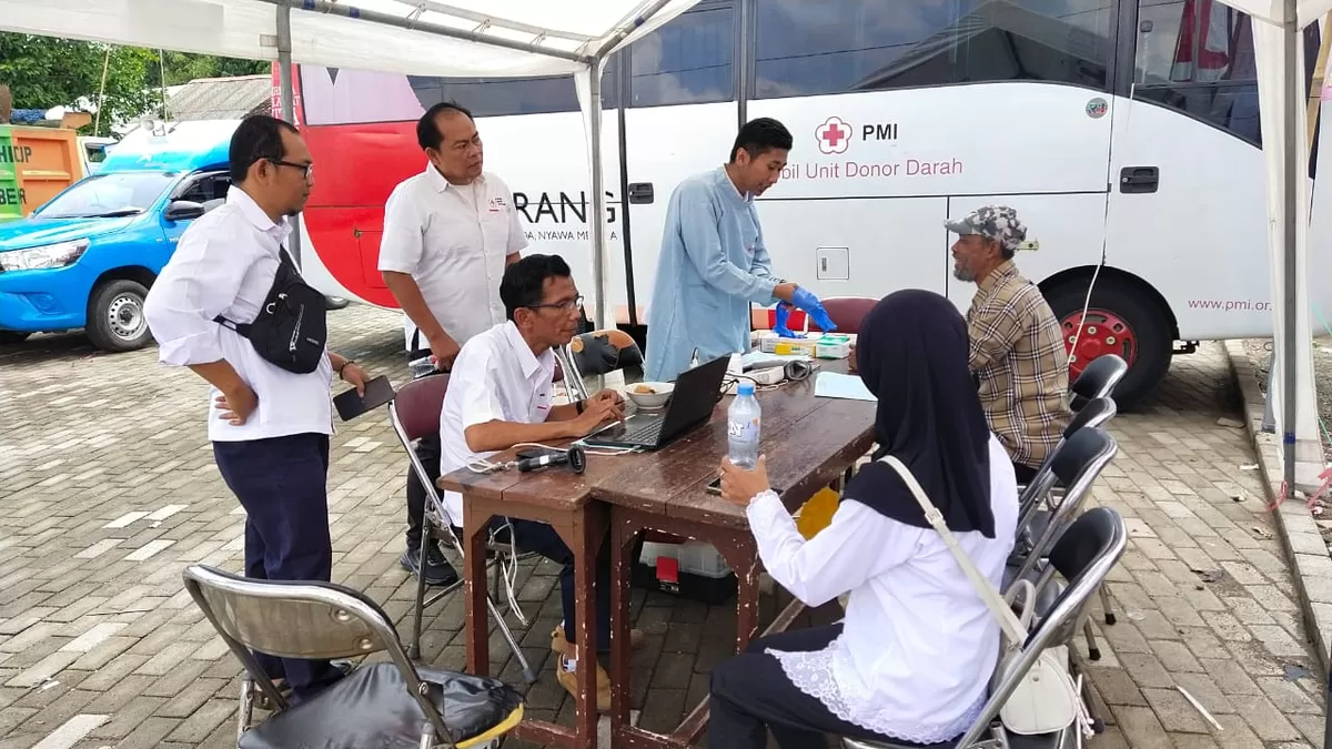 Pendonor terbantu dengan Program Bunga Desaku. (Dok. PMI Jember)