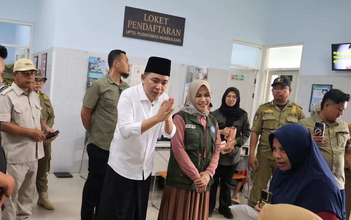 Bupati Jember Gus Fawait saat sidak ke puskesmas. (M Purnomo/SketsaNusantara.id)