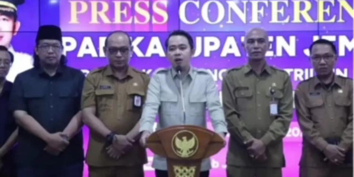 Bupati Jember Gus Fawait saat konferensi pers  (Instagram @jember24jam_)