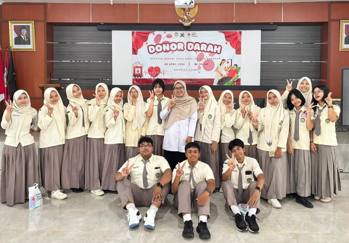Kegiatan donor darah yang diselenggarakan oleh unit ekstrakurikuler Palang Merah Remaja (PMR) berlangsung sukses dengan suasana yang tertib dan penuh antusiasme, Kamis (9/4/2026).  (Dok. PMI Jember)