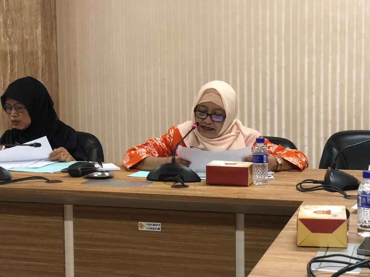 Sekdin Koperasi UKM dan Perdagangan Jember Wiwik saat paparan. (Angga Juli Setiawan/SketsaNusantara.id )