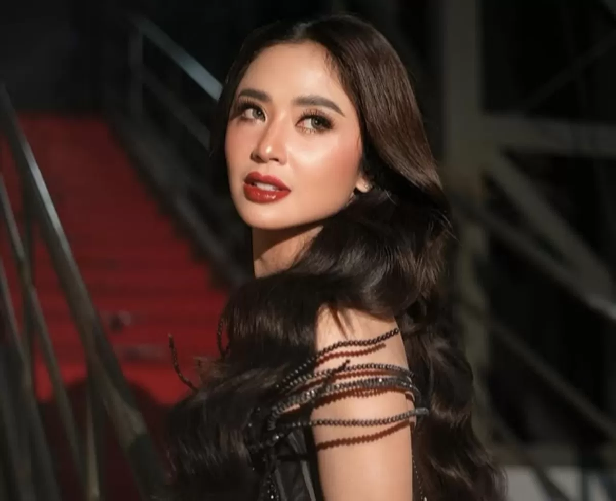 Dewi Perssik ngaku curiga ke orang-orang terdekatnya yang sengaja memanfaatkan namanya demi keuntungan pribadi lewat akun FB. (Instagram.com/@dewiperssik9)