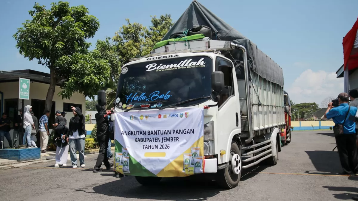Proses penyaluran bantuan pangan di Kabupaten Jember.  (M Purnomo/SketsaNusantara.id)