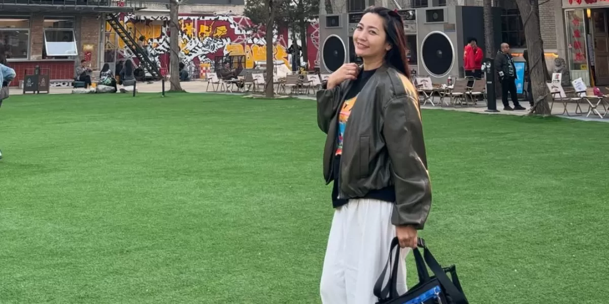 Hesti Purwadinata balas utas netizen yang mengajukan syarat calon istri harus bisa melahirkan normal dan tidak boleh lepas ASI.   (Instagram/hestipurwadinata)