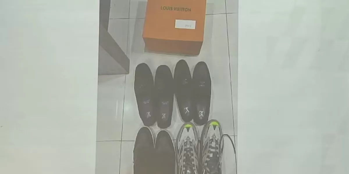Penampakan 4 pasang sepatu LV yang diduga hasil pemerasan Bupati Tulungagung (YouTube KPK RI)