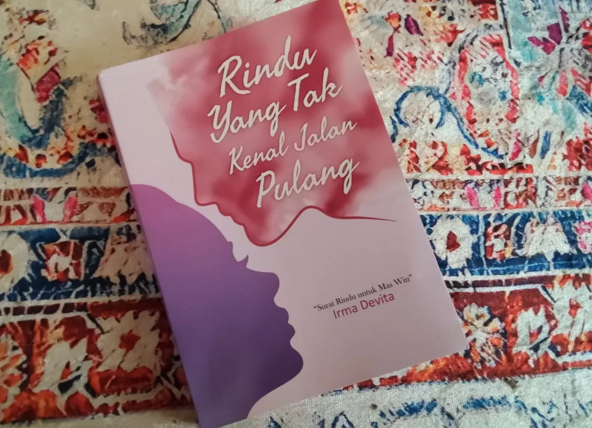 Buku Rindu yang Tak Kenal Jalan Pulang karya Irma Devita Purnamasari  (Sketsa Nusantara.id/ Zuhana AZ)