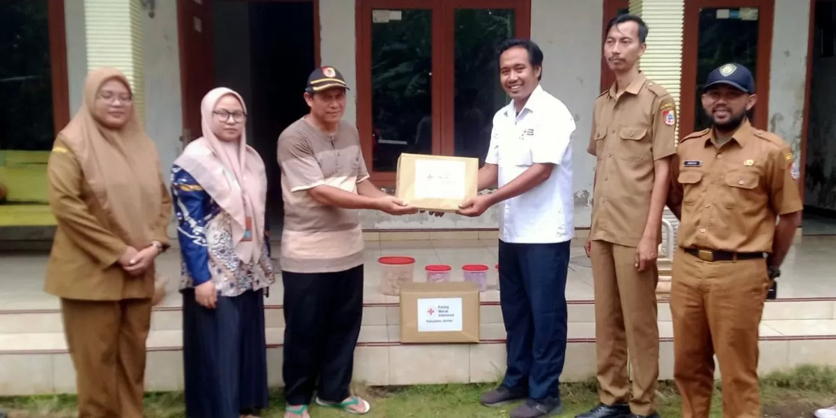 PMI Jember saat salurkan bantuan kepada korban bencana (Dok. PMI Jember)
