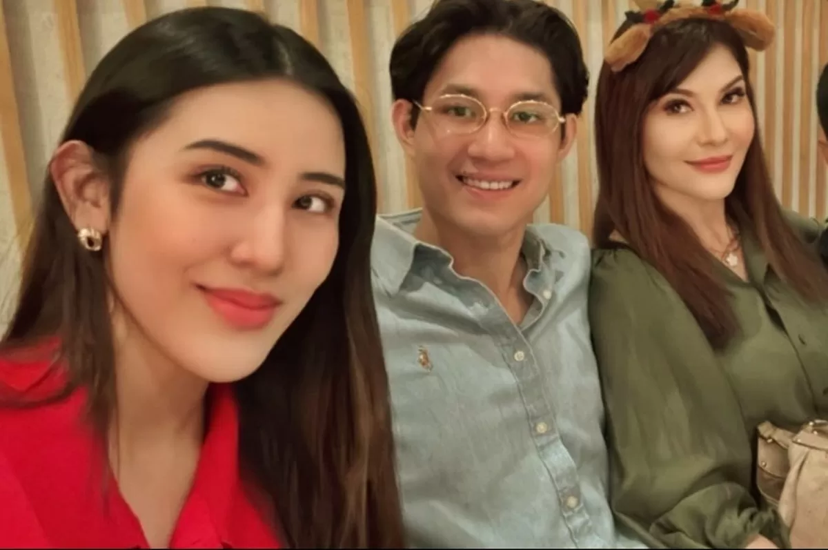Potret kebersamaan Teuku Rassya dan Cleantha Islan bersama Tamara Bleszynski jadi bukti tak ada masalah antara ibu dan anak di tengah rumor pernikahan yang ramai jadi sorotan publik. (Instagram/tamarableszynskiofficial)