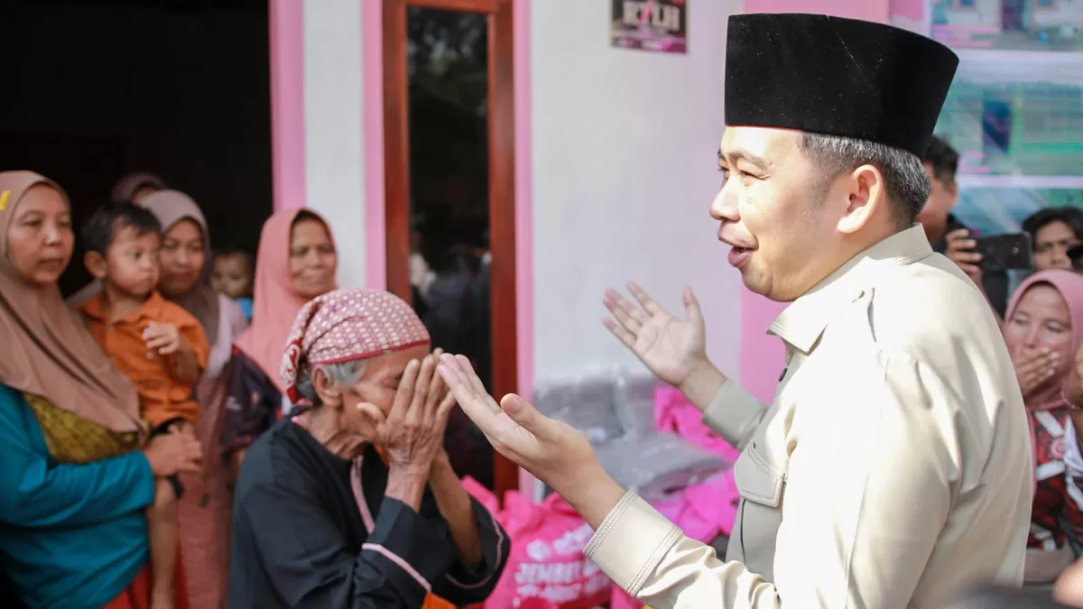 Salami warga Kecamatan Panti saat mendapatkan bantuan RTLH. (M Purnomo/SketsaNusantara.id)
