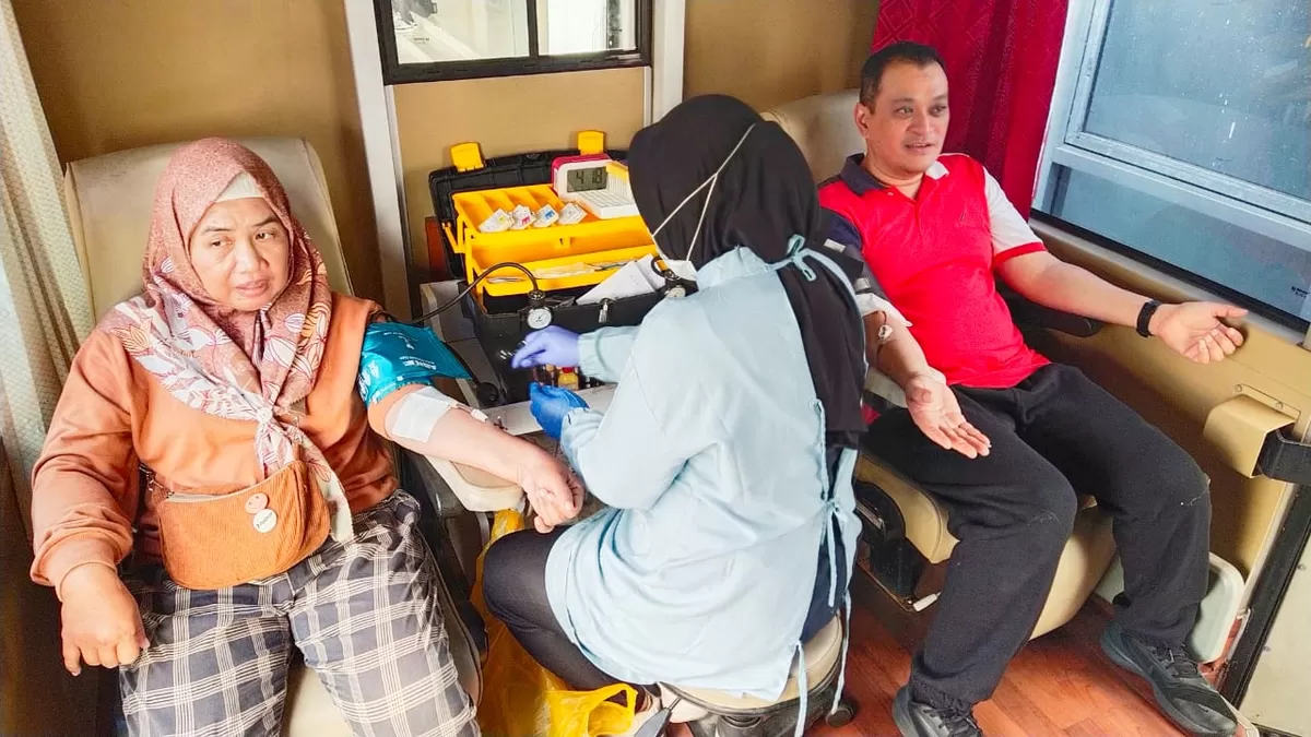 Pemerintah Kabupaten Jember  kembali mengajak masyarakat untuk menerapkan pola hidup bersih dan sehat yang salah satunya lewat program Olahraga Sore Bersama (OSMA) di Jember Sport Garden. (Dok. PMI Jember)