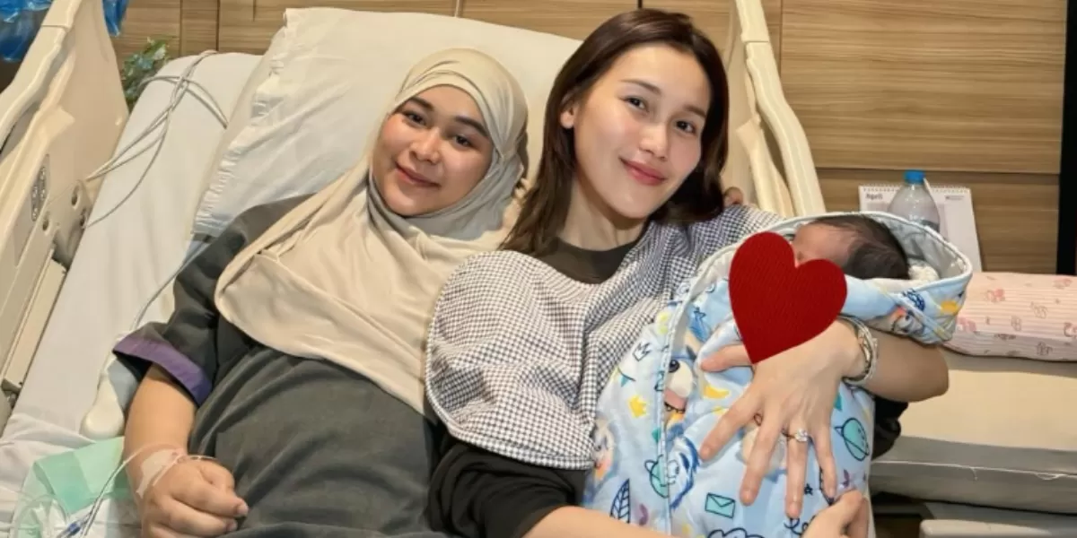 Ayu Ting Ting dan keponakannya. (Instagram/ayutingting92)