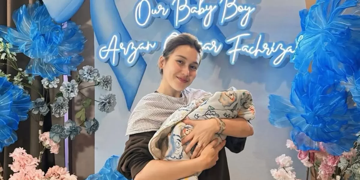 Syifa yang baru saja melahirkan anak ketiga, netizen justru sorot Ayu Ting Ting yang seolah jadi sapi perah di keluarganya.      (Instagram/ayutingting92)