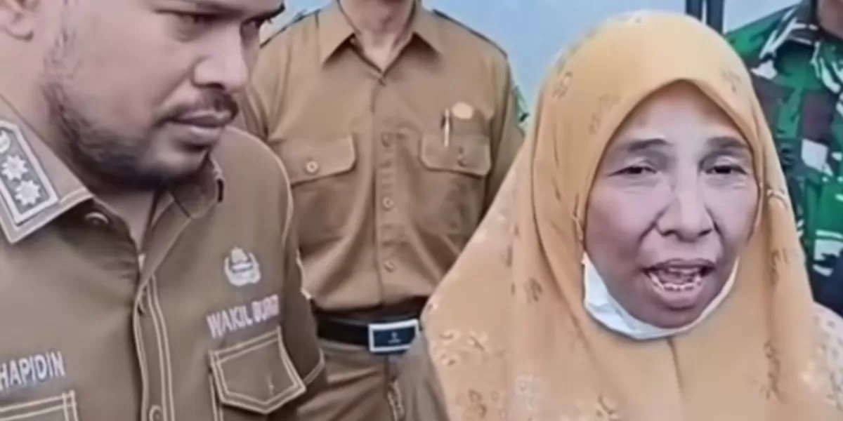 Ibu Atun guru SMAN Purwakarta  (Tiktok @purwakartaupdate)