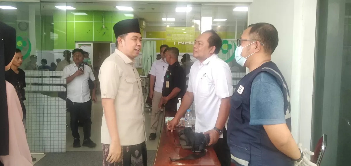 Usai evakuasi pasien meninggal, petugas PMI Jember dapat dukungan moral dari Bupati Fawait (Dok. PMI Jember)