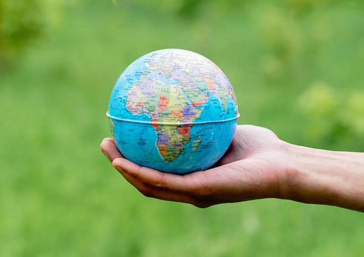 Pesan inspiratif untuk perayaan Hari Bumi 22 April 2026. (Pexels.com/Mikhail Nilov)