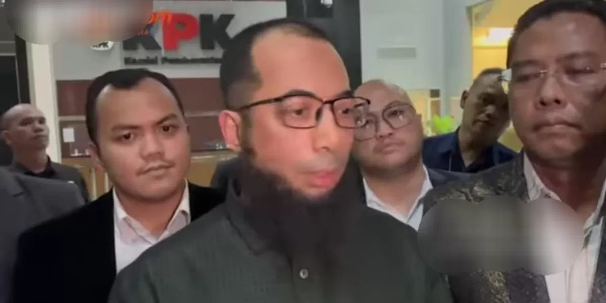 Khalid Basalamah saat datang ke KPK  (YouTube KOMPASTV )