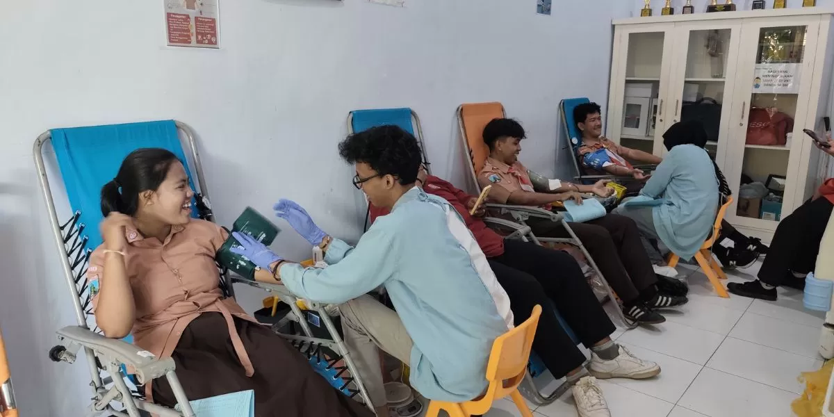 Aksi donor darah yang digelar PMR SMKN 1 Jember (Dok. PMI Jember)