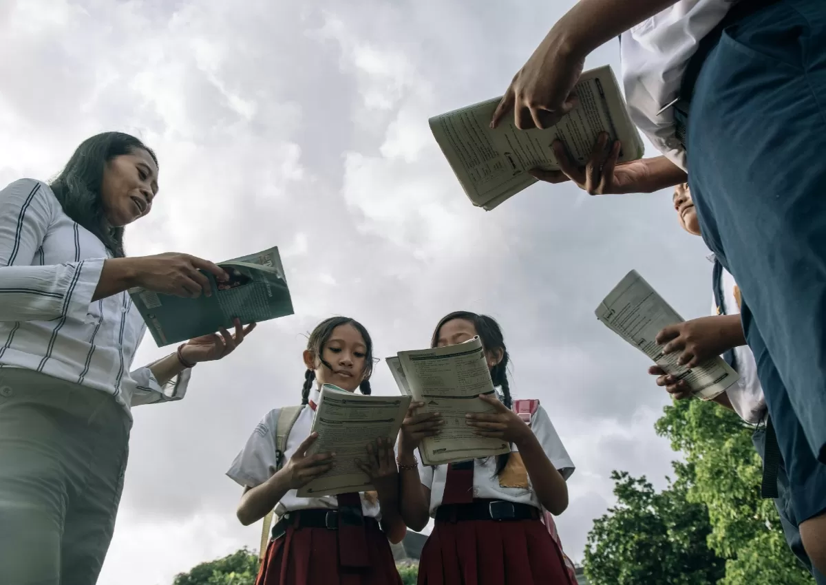 Pantun tema Hari Pendidikan Nasional 2 Mei 2026. (Pexels.com/ROMAN ODINTSOV)