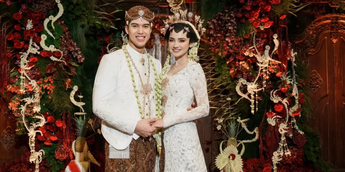 Potret El Rumi dan Syifa Hadju yang menikah. (Instagram/elelrumi)
