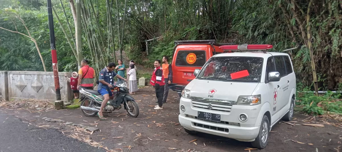 Pencarian peia hilang di Sungai Garahan Jember terus berlanjut, tim PMI dan Basarnas sisir aliran sungai (Dok. PMI Jember)