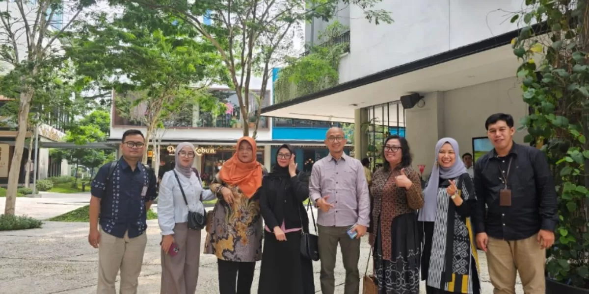  Tim Koordinator Daerah Khusus Jakarta dari Indonesia Creative Cities Network (ICCN) dan Fakultas Vokasi Universitas Negeri Surabaya (UNESA) melakukan audiensi dalam sebuah lunch meeting. (Dok. ICCN)