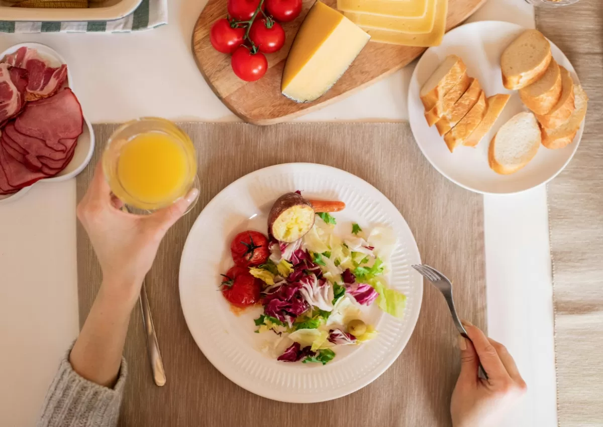 Ilustrasi mengontrol nafsu makan saat diet. (Pexels.com/Alexy Almond)