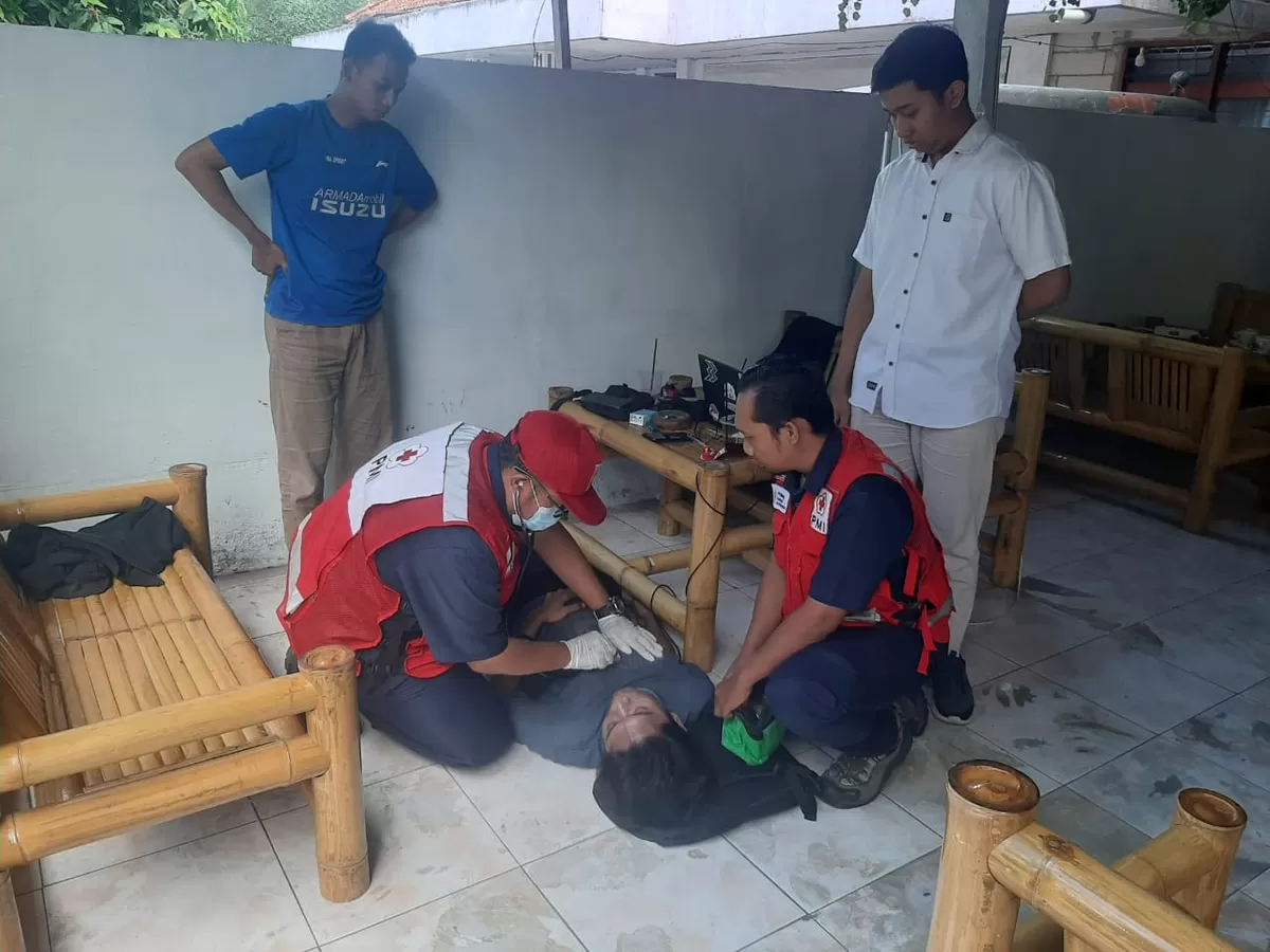 Pertolongan pertama PMI Jember. (Dok. PMI Jember)